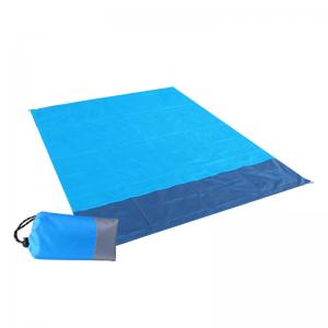 Convenient collapsible picnic blanket for outdoor camping